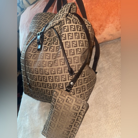 🔥 💯 FENDI Zucchino Flap Backpack - Picture 5 of 13